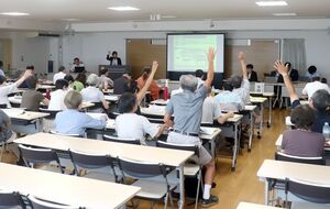 参加者から多くの質問や意見が出された東京電力柏崎刈羽原発に関する政府の県民説明会=燕市