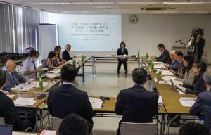 広島市で開かれた、原爆資料館での子ども向け新展示について内容を検討する会議=29日午後