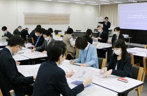 新潟県立病院とJA新潟県厚生連病院の職員が参加した経営力強化セミナー=11月7日、新潟市中央区