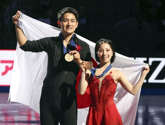 ２０２５年３月、フィギュアスケートの世界選手権で２年ぶり２度目の優勝を果たしたペアの三浦璃来（右）、木原龍一組＝米ボストン（共同）