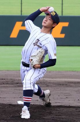 敬和北中条－万代　先発した万代の高橋佑羽＝三条市パールスタ