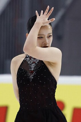 女子SP 演技する渡辺倫果=レークプラシッド(共同)