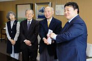 「燕の水道の塔を愛する会」保存や活用に取り組み15年、活動に幕　会の余剰金、燕市へ寄付