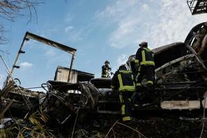 　関越自動車道下り線で発生した多重事故の現場＝２７日午前、群馬県みなかみ町