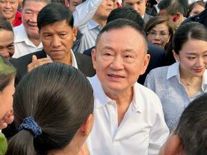 仮釈放されたタクシン元首相=11日、タイ・バンコク(共同)