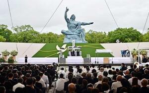 原爆投下から80年となり、長崎市の平和公園で営まれた「長崎原爆犠牲者慰霊平和祈念式典」=9日午前(代表撮影)
