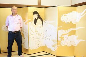 美しくも迫力ある作品が並ぶ笹本正明さんの日本画展=出雲崎町尼瀬
