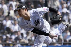 オリックス戦で力投するロッテ・田中＝ＺＯＺＯマリン