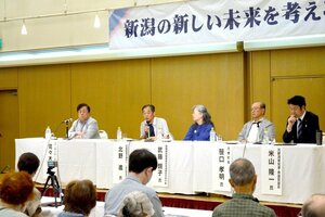 原発の再稼働問題について意見を交わした市民団体の集会=8日、新潟市中央区