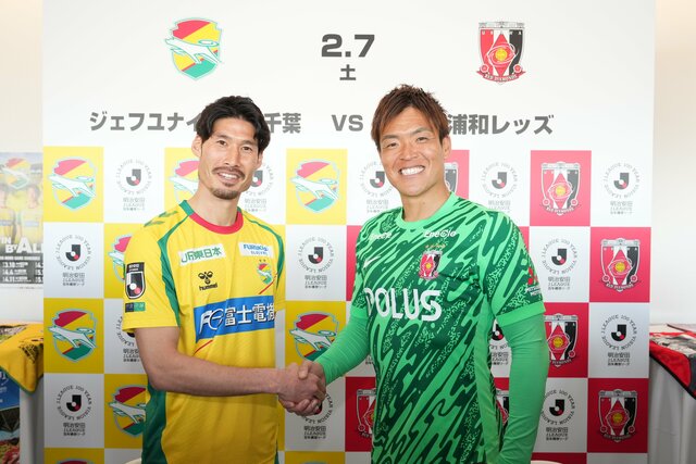 千葉の鈴木大輔(左)と浦和の西川周作(提供:Jリーグ)