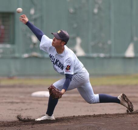 新潟明訓先発の波多野龍冴＝柏崎市佐藤池球場