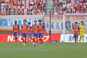 Ｊ１新潟－福岡　先制を許した新潟＝デンカビッグスワンスタジアム