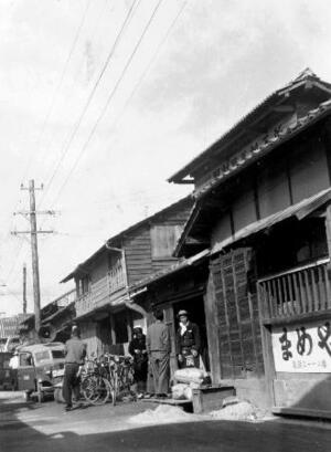 創業当時の野村煎豆加工店=高知市