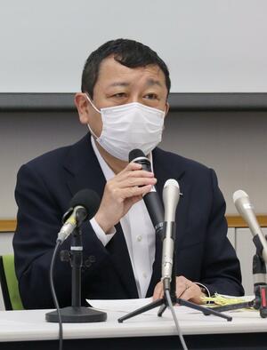 定例記者会見する柏崎刈羽原発の稲垣武之所長=5月23日、柏崎刈羽原発