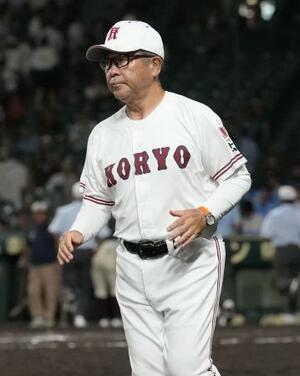 　広陵高野球部の中井哲之元監督＝２０２５年８月、甲子園球場