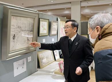 身近な自然、水墨画で感じて 日本画家・浦上義昭さん、新潟県の長岡駅