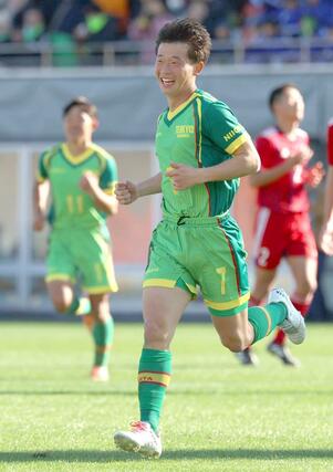 後半、ゴールを決め喜ぶMF水澤那月=29日