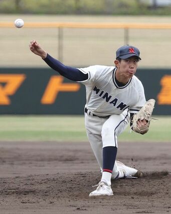 新潟南－佐渡総合　新潟南の２番手で登板した星野良太＝４月２８日、三条市パールスタ
