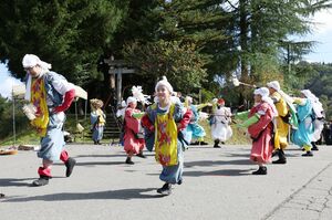 5年ぶりの開催となり大田楽が披露された収穫祭=新潟県小千谷市真人町