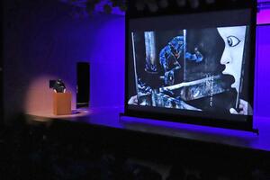 怖い話が披露された絵本の読み聞かせ会=刈羽村刈羽