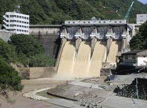 　愛媛県大洲市の鹿野川ダム