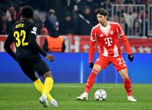 サンジロワーズ戦でプレーするバイエルン・ミュンヘンの伊藤=ミュンヘン(共同)