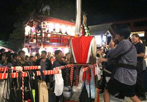 威勢の良い太鼓が響いた五泉八幡宮秋季祭礼=五泉市宮町