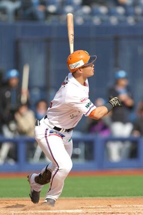 ５回オイシックス１死満塁、園部佳太が犠飛を放ち３－１