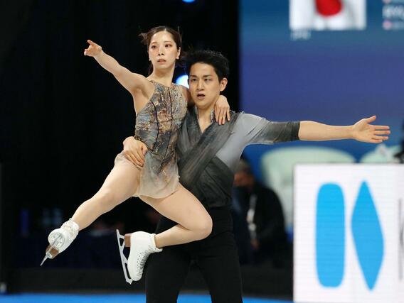 ペアフリー　優勝した三浦璃来、木原龍一組＝ＩＧアリーナ