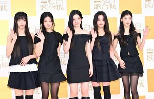 “NOT CUTE ANYMORE”なブラックコーデを披露したILLIT（左から）YUNAH、WONHEE、MINJU、IROHA、MOKA （C）ORICON NewS inc.