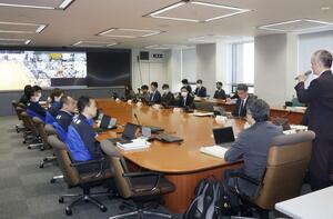 北陸電力志賀原発周辺の避難計画などを協議する作業部会。30キロ圏内の14地区で150人超が最長16日間孤立していたことが明らかにされた=4月12日午後、石川県庁