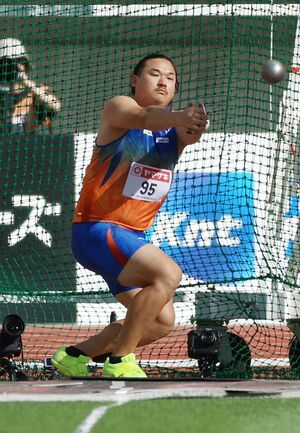男子ハンマー投げ 優勝した中川達斗選手(サトウ食品新潟アルビレックスRC)の3回目=ビッグスワン