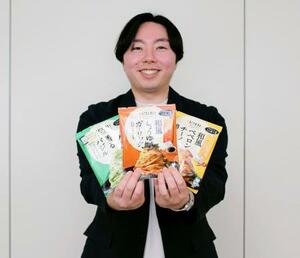 　「写真や色味などパッケージデザインにもこだわりました」と話す中村翔太さん＝福岡市中央区