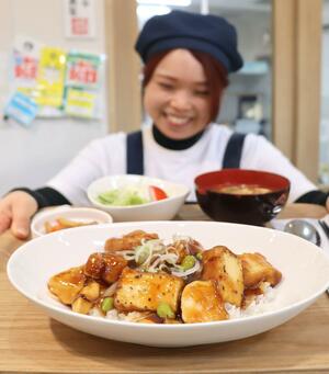 カフェ「豆爺」が本気丼のために考案した「豆爺丼」=南魚沼市竹俣