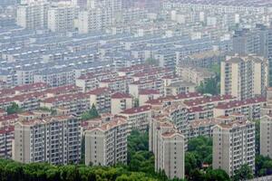 中国上海市内に立ち並ぶ住宅=5月(共同)