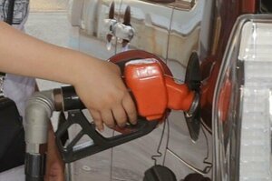 ガソリンスタンドでの給油