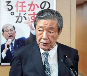 自民党本部で開かれた参院選総括委員会の会合後に、取材に応じる森山幹事長=29日午後、東京・永田町