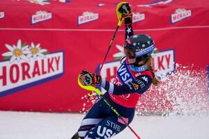 アルペンスキーW杯、女子回転で今季7勝目を挙げたミカエラ・シフリン=25日、スピンドレルブムリン(ゲッティ=共同)