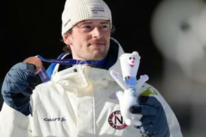 　バイアスロン男子１０キロスプリントで２個目の銅メダルを獲得したストゥルラホルム・レグライ＝１３日（ＡＰ＝共同）