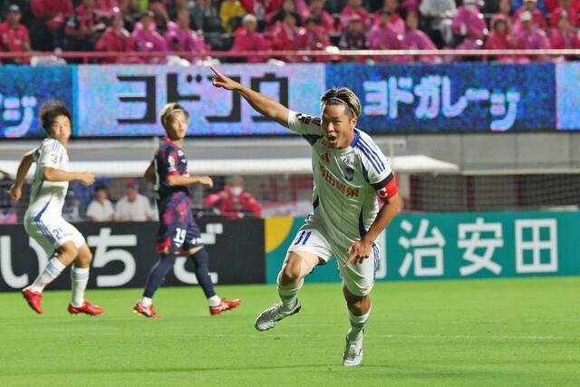 前半２分、自身Ｊ１初ゴールとなる先制点を決めたＤＦ堀米悠斗＝ヨドコウ桜スタジアム