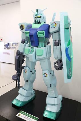 1/12モデルのガンダム=9月14日、長岡市喜多町