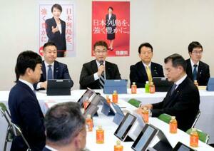 　刑事裁判の再審制度を見直す刑事訴訟法改正案について議論する自民党の会議＝７日午後、東京・永田町の党本部