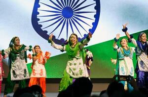 インドのナショナルデーで披露された伝統舞踊=15日午後、大阪市此花区の夢洲