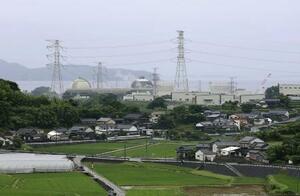 九州電力玄海原発(奥)が立地する佐賀県玄海町=6月