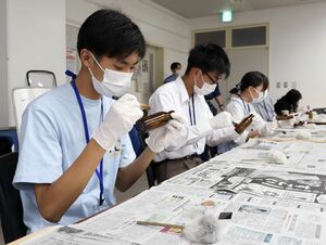 鑑識体験などを行った就職説明会=7月30日、上越署