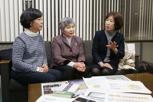 国連側に提出したリストを作った特定失踪者家族会のメンバー＝東京都千代田区