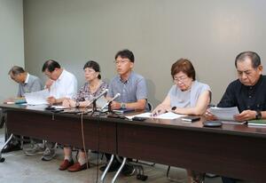 県民投票の実現を目指す市民有志が、直接請求への署名集めを11月から始めることを表明した記者会見=9月18日、新潟市中央区の県庁