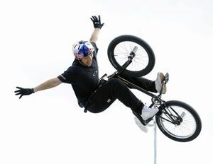 BMXフリースタイル・パークの男子エリートクラスで7連覇を果たした中村輪夢=岡山市