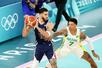 パリ五輪の準々決勝、米国戦でプレーするブラジル代表のディディ・ロウザダ(7)。左はジェーソン・テータム=2024年、パリ(ゲッティ=共同)