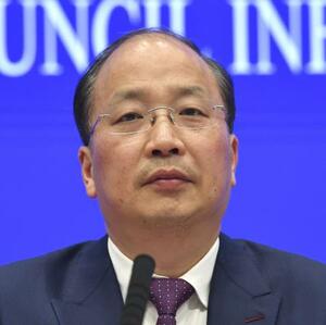 前中国証券監督管理委員会主席の易会満氏(共同)